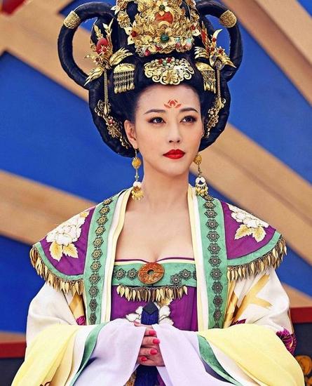 在唐朝 如何时髦地露出"事业线"