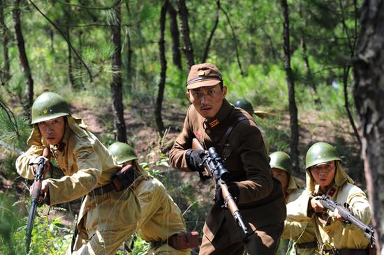 郑楚一2012年在《神枪》中饰演酒井栗饭