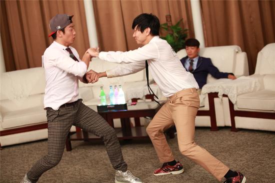 《奔跑吧兄弟》明星撕名牌