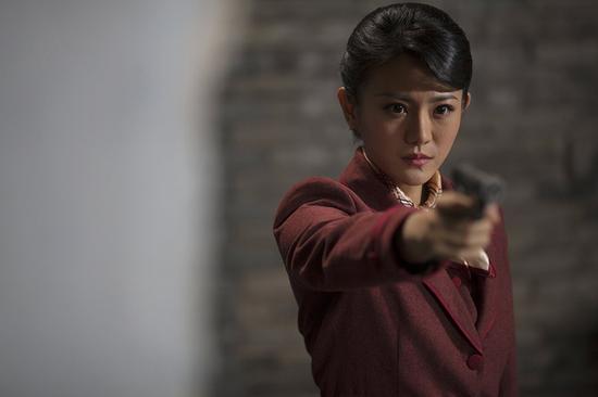 牟星《战火红颜》变女汉子 与王媛可搞怪