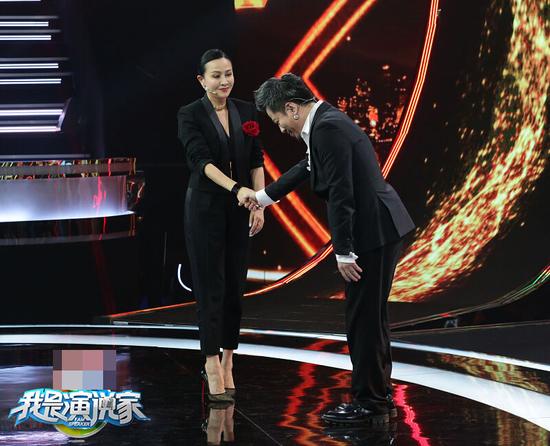 刘嘉玲为黄国伦开题