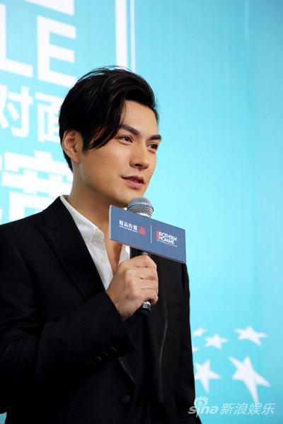 严屹宽粉丝见面会帅气亮相人气爆棚图