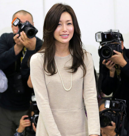 前夫曝酒井法子吸毒细节 趁儿子不在家吸 手机新浪网 前夫曝酒井法子吸毒细节 趁儿子不在家吸 手机新浪网