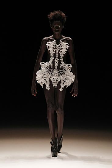 3d打印 拥有立体感的衣服3d打印立体主义拥有立体感的衣服说到高科技
