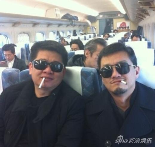 周筱赟曝李亚鹏在高铁抽烟照