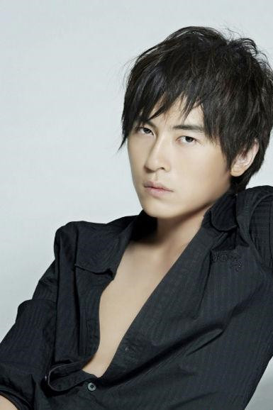 郑元畅笑对整容传闻健身和整牙没白费