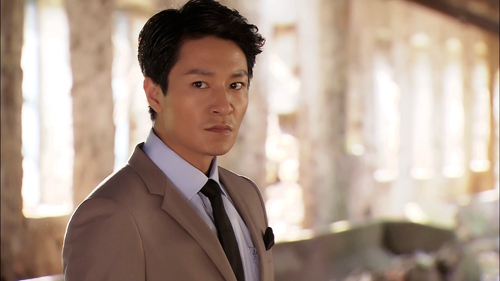 《爱你不放手》曲折 悲情女人励志蜕变