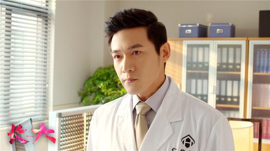 《长大》首播 冷酷陆毅杠上倔强白百何