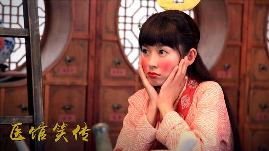 神秘杀手麻辣老板娘张子萱姜妍饰演柳若馨陈赫披麻戴孝脸贴道符">