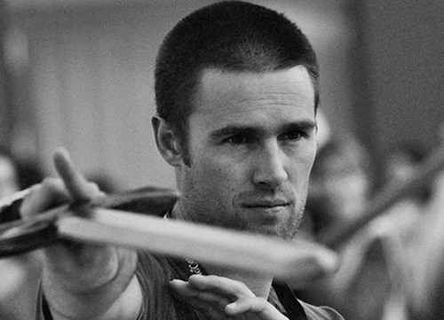 戴维斯本人仪表堂堂