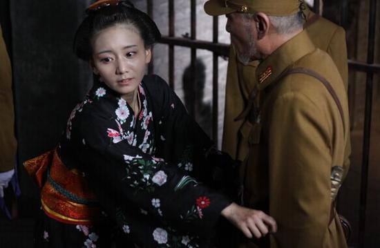 李纯铁血红安扮日本姑娘清丽可人