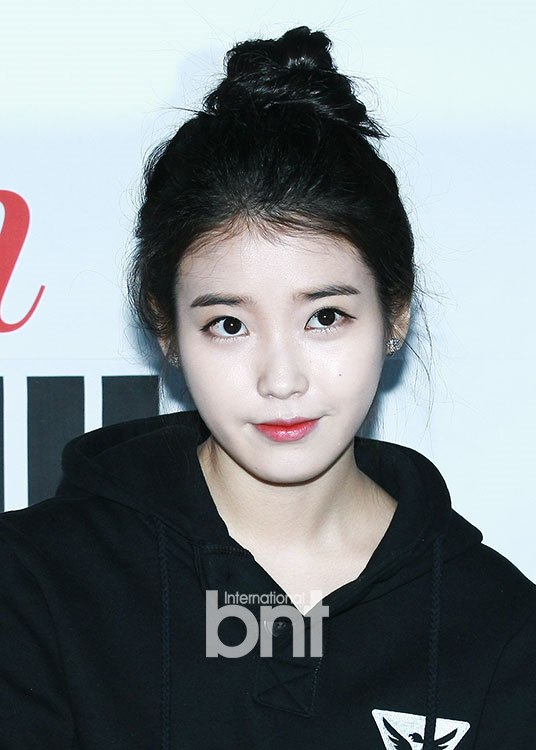 传韩女歌手iu四月出新专辑公司否认