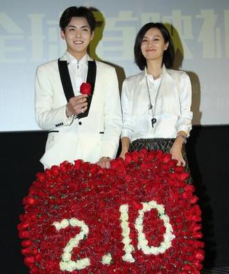 霸道女总裁 极品小鲜肉 徐静蕾吴亦凡大秀衣品