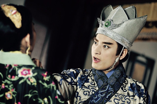 陈龙新作身份揭晓 获称最爷们"公公"