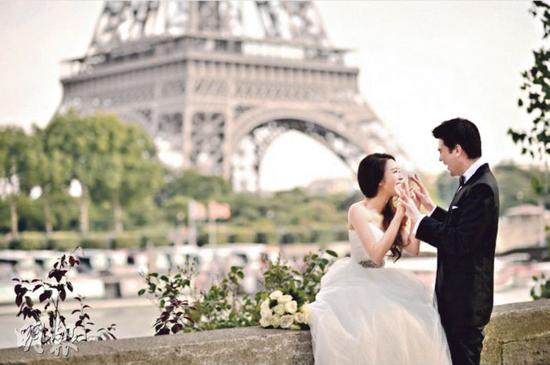 据香港媒体报导,官恩娜与吴雨霏两位乐坛小天后,在年头都突然宣布结婚