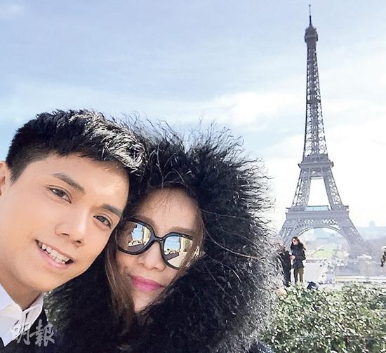 张敬轩与胡蓓蔚是干姐弟关系,感情深厚.