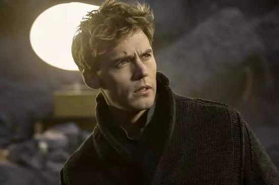 《饥饿游戏》系列,《爱你,罗茜》出生年代:1986年饰演 芬尼克-欧炊