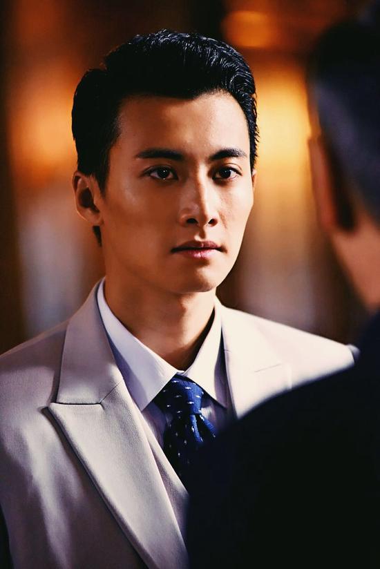 萧浩冉饰演赵东初