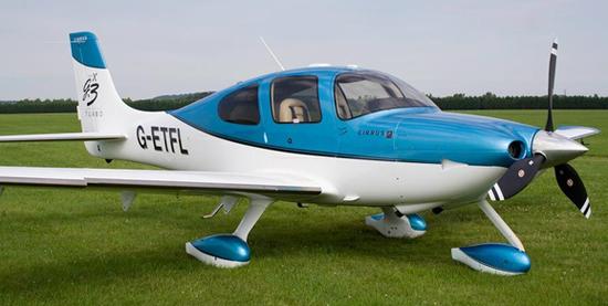 西锐cirrus sr22 空中的宝马