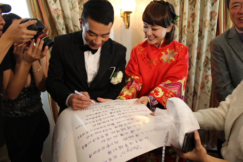 2010年11月13日，香港迪士尼乐园摆酒席