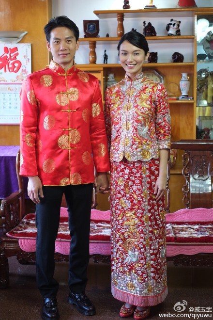 戚玉武微博晒婚照 网友:祝福陈锡和玉珠