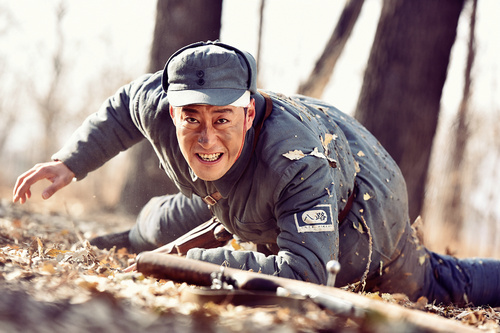 剧照新浪娱乐讯中国首部炮兵题材的史诗战争钜制《炮神》辗转三地拍摄