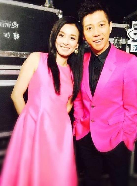 张庭海泉“撞”衫