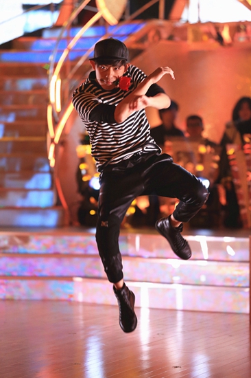 《与星》赫子铭助何洁 敖犬罗志祥斗舞