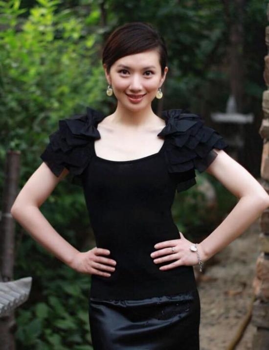 苑冉加盟《一路惊喜》 众星云集拜大年