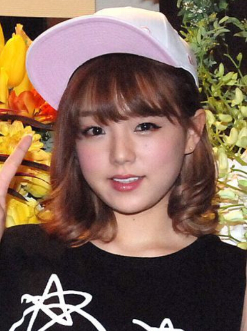 性感童颜女星筱崎爱四月单飞当歌手(图)