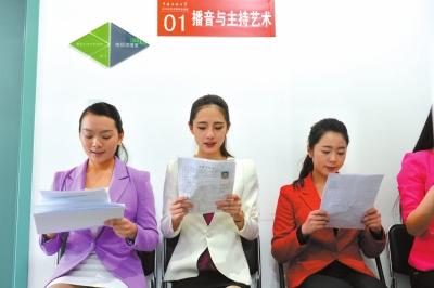 中传，准备考试。京华时报记者赵思衡摄