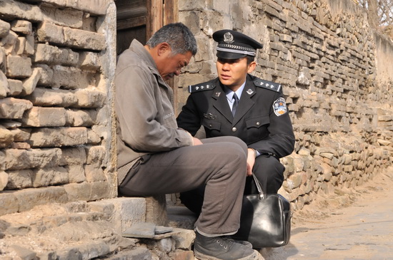 《草帽警察》春节虐心传达朴素正能量