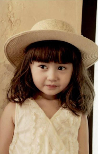 7岁的"混血精灵"蔡书雅sophia迅速在网上走红