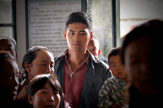 袁弘饰演农村少年