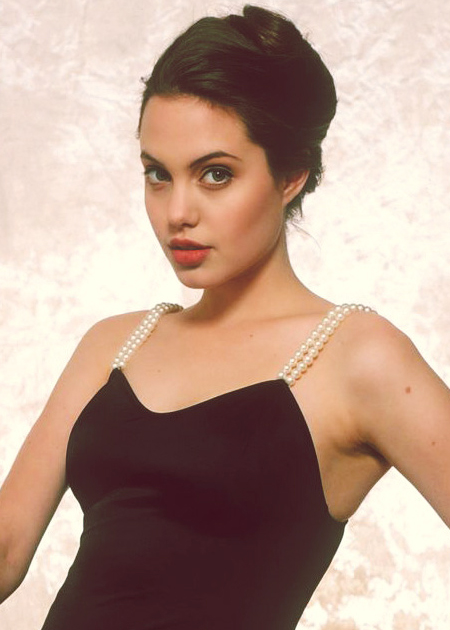 16岁的安吉丽娜·朱莉