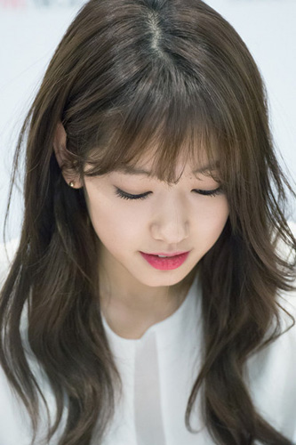 朴信惠栗色染发