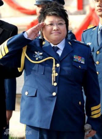 申请辞去空军政治部文工团副团长一职并欲转业,并获得相关部门批准