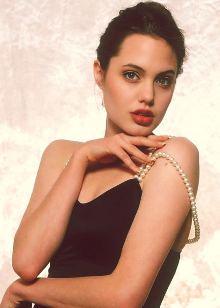 16岁的安吉丽娜·朱莉