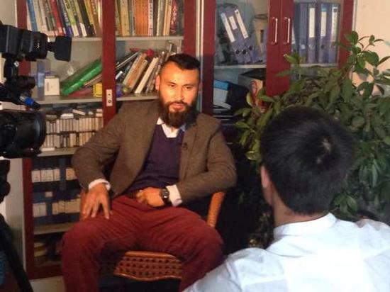 哈萨克斯坦驻中国记者电视采访老莫