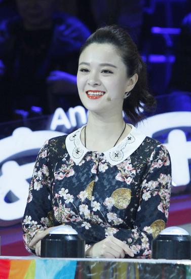 陈思斯穿dunnu女装亮相深圳卫视辣妈学院