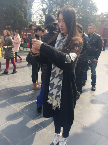 王婉中雍和宫敬香虔诚