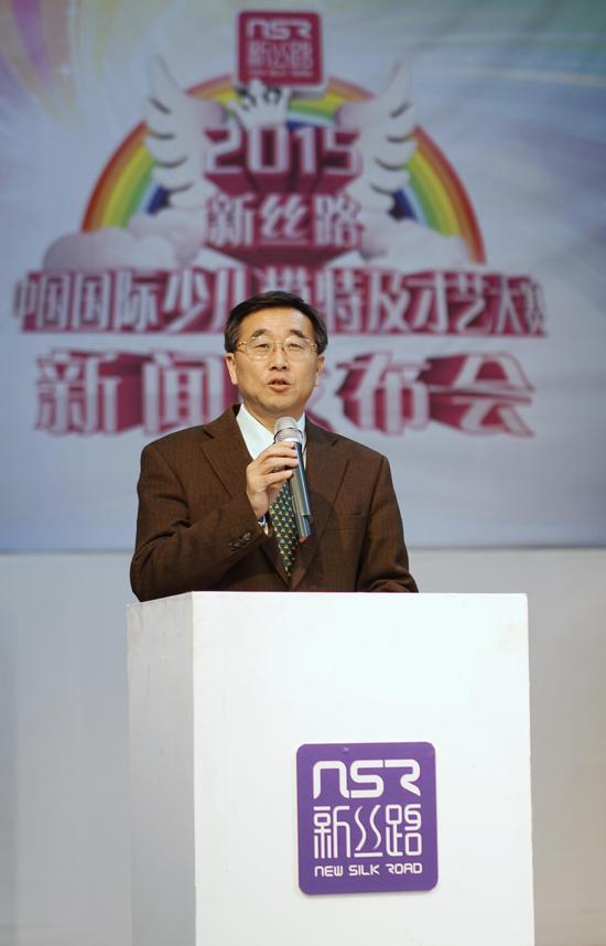 图为新丝路时尚机构总裁李小白