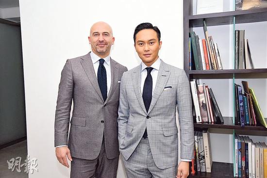 品牌行政总裁Mr. Fabrizio Cardinali（左）与张智霖（右）碰头会否畅谈时装呢？