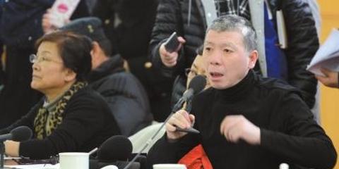 冯小刚呼吁重学繁体字 被吐槽不如学甲骨文
