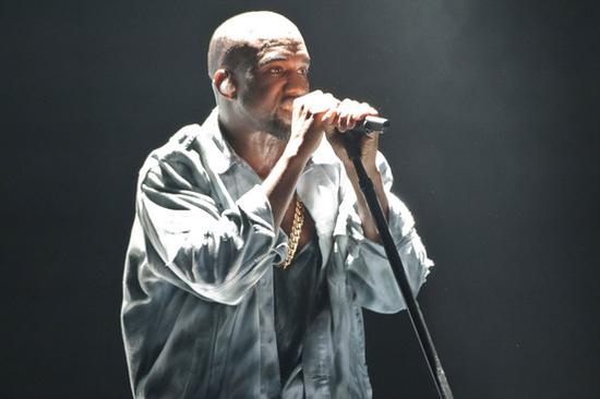 坎耶韦斯特演唱会空气6万美元被拍下