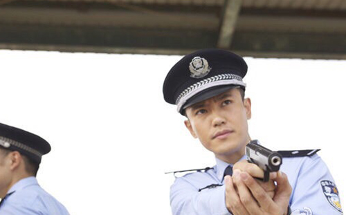 秘密追踪播出王子轩演绎人民警察