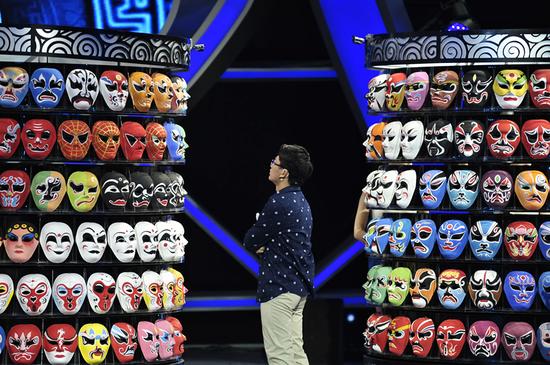 李威寻找脸谱新浪娱乐讯 自开播以来,一个又一个脑力大咖在《最强大脑