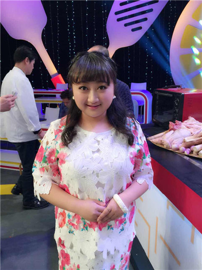 臧洪娜综艺挑大梁高颜胖妞变身小厨娘