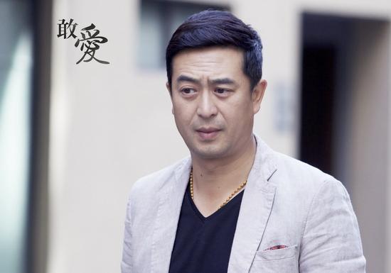 成熟魅力张嘉译新浪娱乐讯 由耀客传媒出品的都市青春创业爱情剧《敢