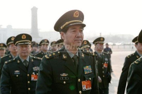 图为中央警卫局局长曹清中将